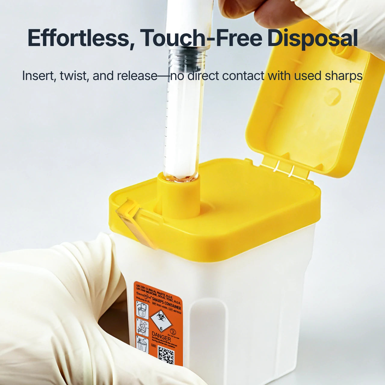The 0.2L Sensifine sharps container is specially equipped with an insulin pen needle removal port, allowing for the detachment of the pen needle using just one hand.